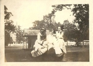 Jessie (L), Elizabeth and Willie, June 1910